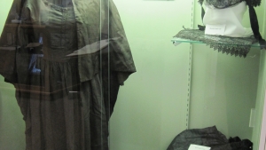 Dress worn by Betsy Holmes Mercer for her September 30, 1830 wedding